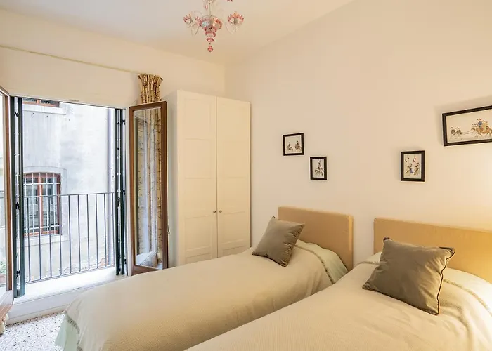 Ca' San Beneto Completely Refurbished In A Fabulously Area Venetië