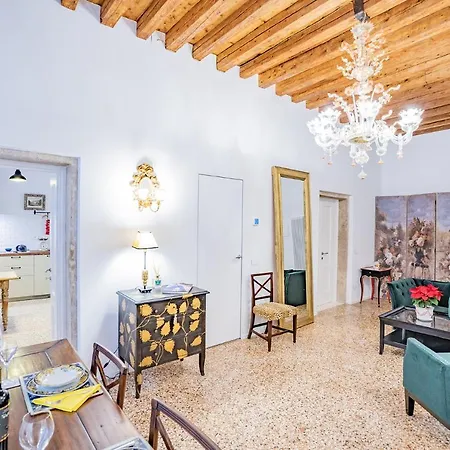 Ca' San Beneto Completely Refurbished In A Fabulously Area ונציה