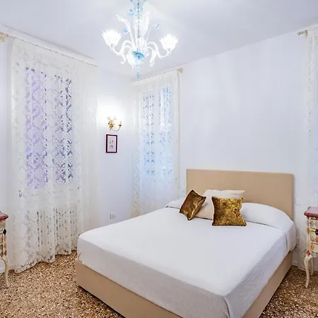 Ca' San Beneto Completely Refurbished In A Fabulously Area *