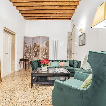 Ca' San Beneto Completely Refurbished In A Fabulously Area *
