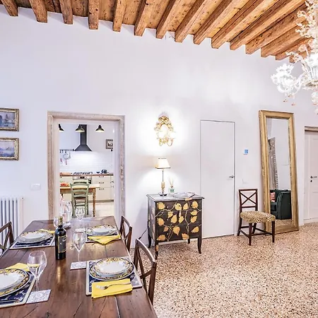 דירה Ca' San Beneto Completely Refurbished In A Fabulously Area ונציה