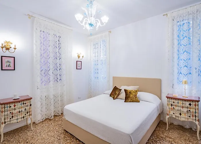 Ca' San Beneto Completely Refurbished In A Fabulously Area *