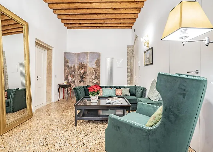 Ca' San Beneto Completely Refurbished In A Fabulously Area *