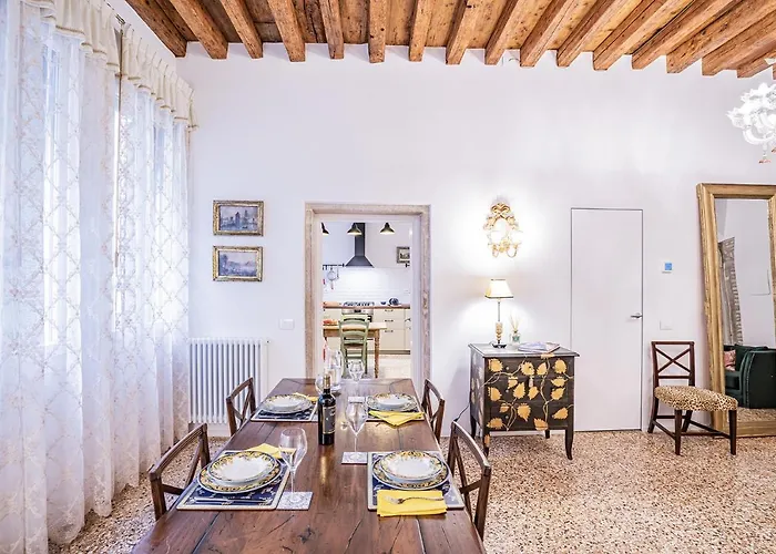 Ca' San Beneto Completely Refurbished In A Fabulously Area Venedig