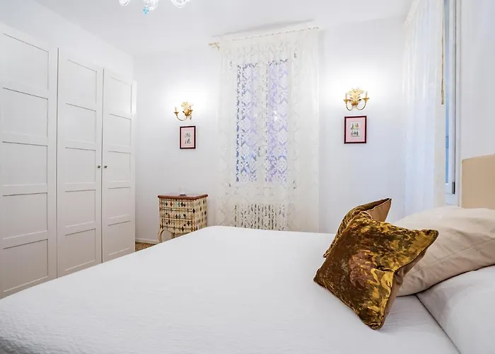 Ca' San Beneto Completely Refurbished In A Fabulously Area Lägenhet Venedig