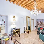Ca' San Beneto Completely Refurbished In A Fabulously Area Venedig