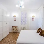 Lejlighed Ca' San Beneto Completely Refurbished In A Fabulously Area Venedig