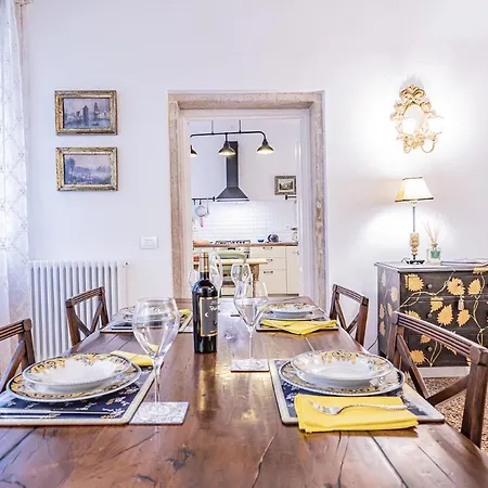 Ca' San Beneto Completely Refurbished In A Fabulously Area *