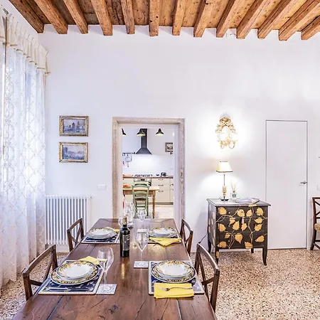 Ca' San Beneto Completely Refurbished In A Fabulously Area 베니스